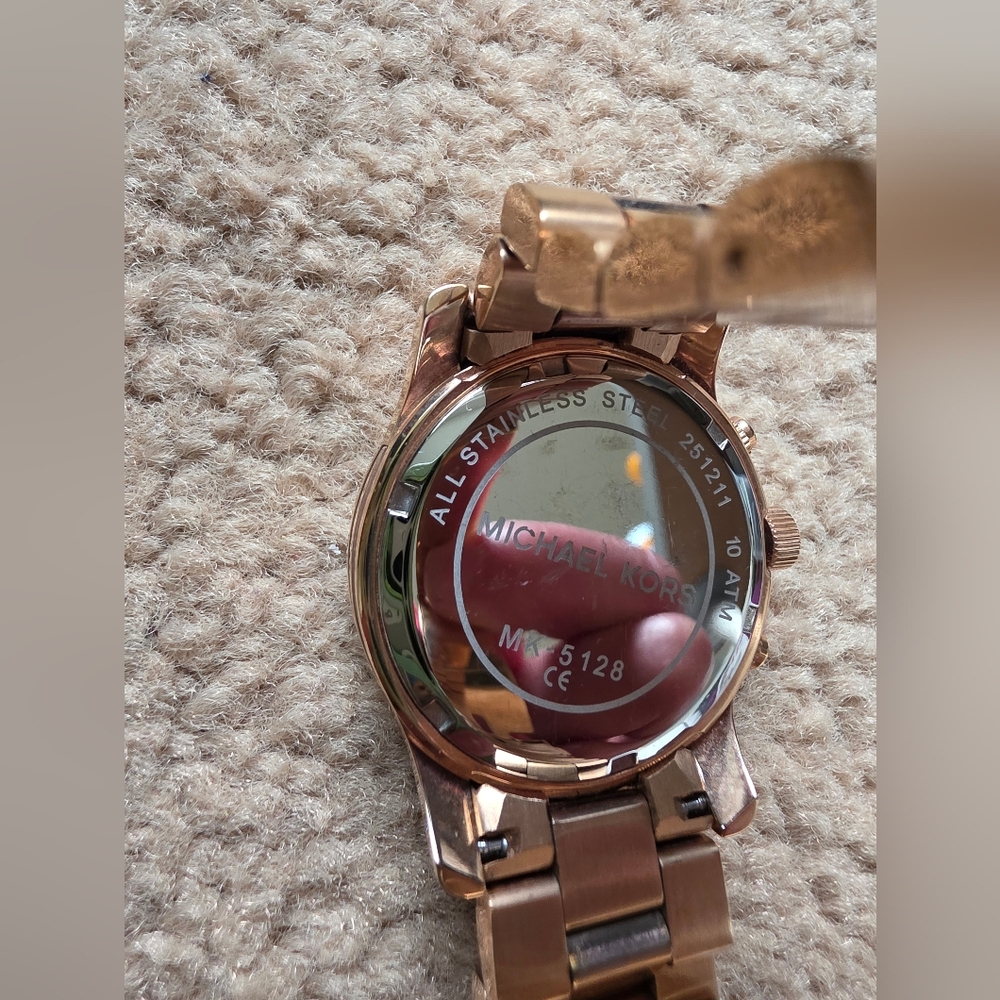 MICHAEL KORS ROSE GOLD WATCH - Picture 7 of 9